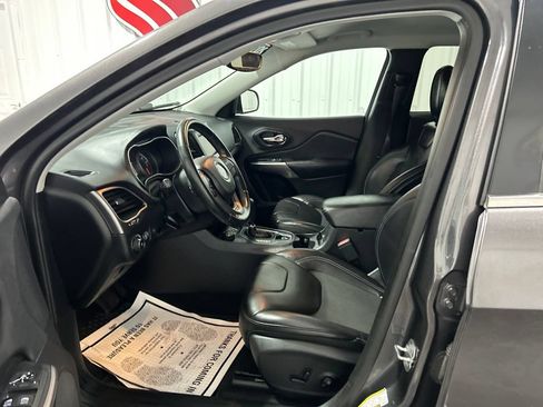 Used 2019 Jeep Cherokee Latitude Plus w/ Comfort/Convenience Group AWD/4WD image 7