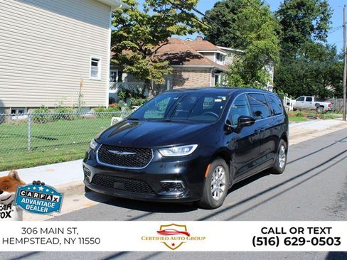 Used 2025 Chrysler Pacifica Select FWD image 2