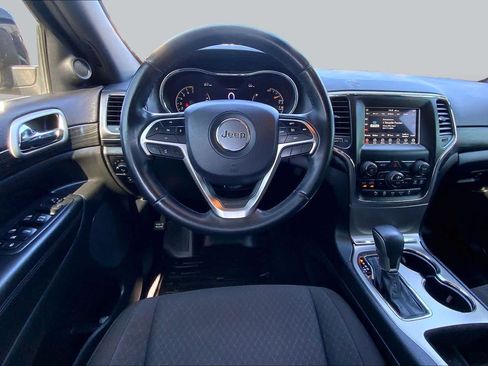 Used 2019 Jeep Grand Cherokee Laredo RWD image 6