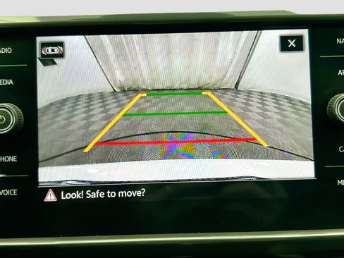 Used 2022 Volkswagen Taos SEL image 15