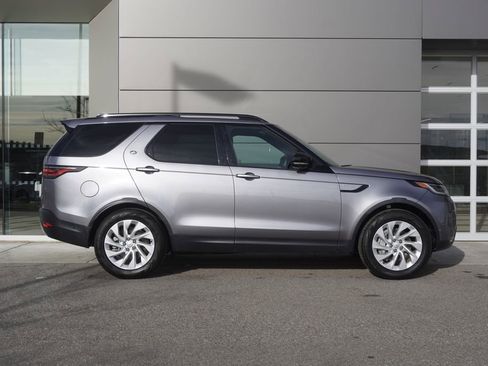 Used 2025 Land Rover Discovery S image 7