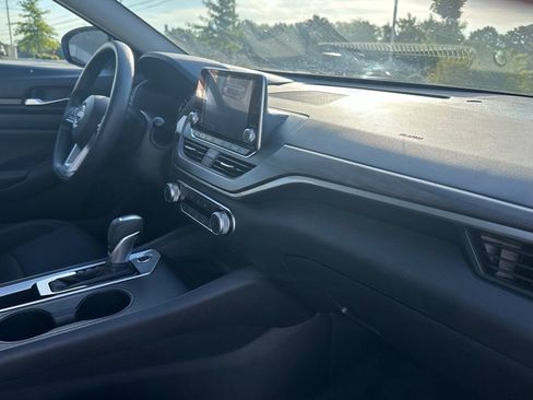 Used 2025 Nissan Altima 2.5 SV FWD image 22