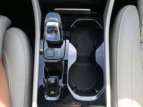 Used 2023 Volvo XC40 B5 Plus w/ Protection Package Premier AWD/4WD image 16