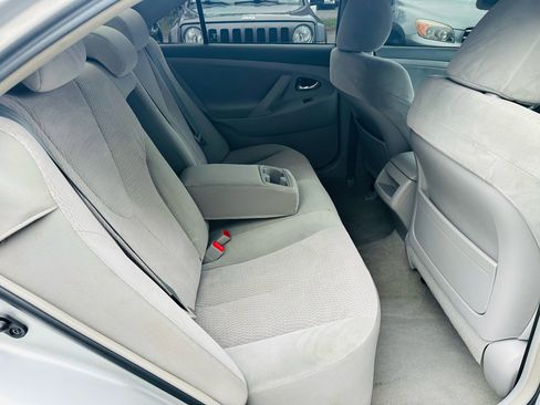 Used 2010 Toyota Camry LE image 20