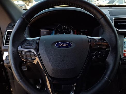 Used 2017 Ford Explorer XLT w/ Equipment Group 202A image 12