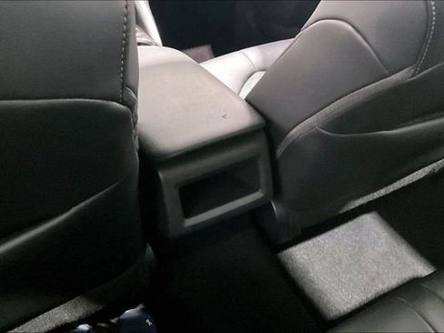 Used 2024 Toyota Camry SE image 10