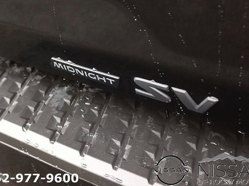 Used 2024 Nissan Titan SV w/ SV Convenience Package image 10