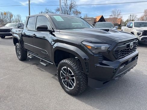 Used 2025 Toyota Tacoma TRD Sport AWD/4WD image 7