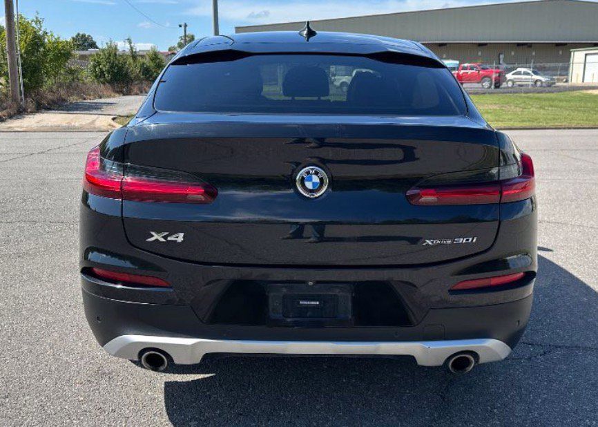 Used 2020 BMW X4 xDrive30i w/ Premium Package AWD/4WD image 3