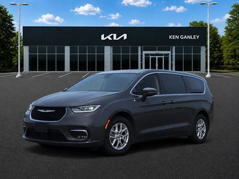 Used 2023 Chrysler Pacifica Touring-L FWD image 1