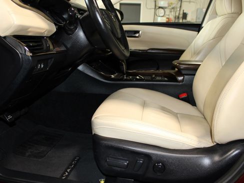 Used 2014 Toyota Avalon XLE Touring FWD image 25