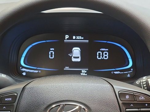 Certified 2025 Hyundai Venue SE image 18