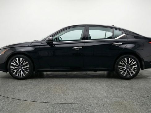 Used 2025 Nissan Altima 2.5 SV FWD image 5