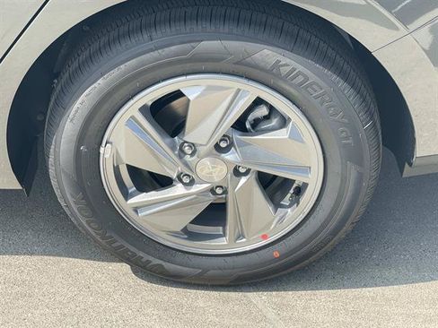 New 2026 Hyundai Elantra SE FWD image 6