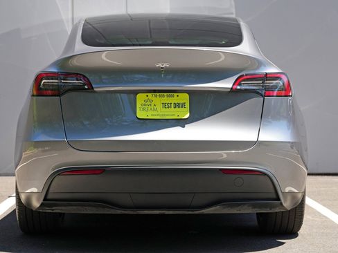 Used 2024 Tesla Model Y Long Range RWD image 11