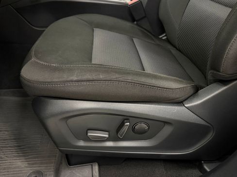 Used 2024 Ford Explorer XLT w/ Class IV Trailer Tow Package image 12