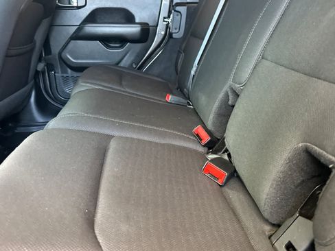 Used 2019 Jeep Wrangler Unlimited Sahara AWD/4WD image 5