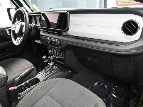 Used 2024 Jeep Wrangler Unlimited Sahara image 47