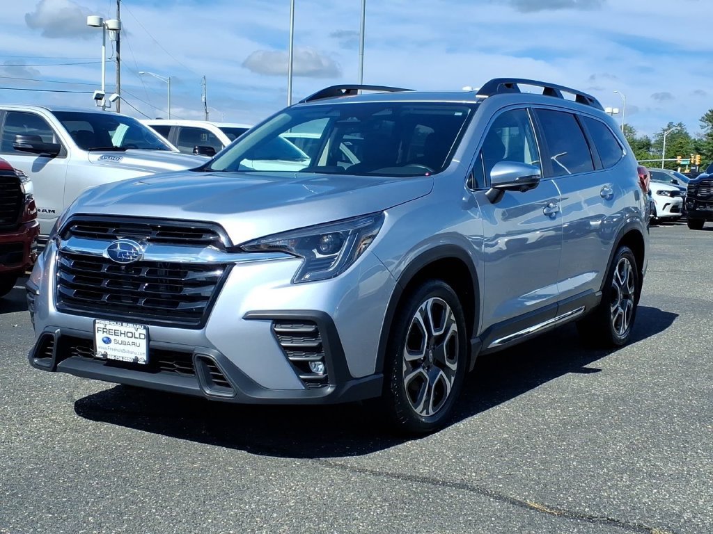 Used 2023 Subaru Ascent Limited w/ Technology Package AWD/4WD image 3