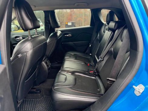 Used 2020 Jeep Cherokee Trailhawk w/ Cold Weather Group image 13