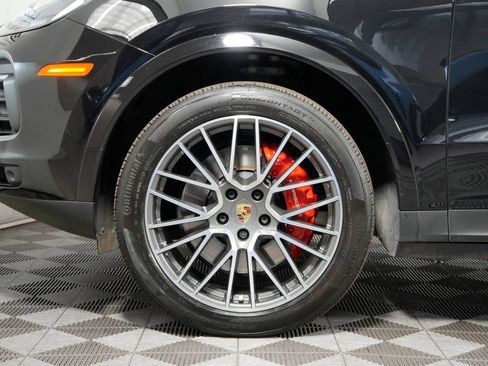 Certified 2023 Porsche Cayenne AWD/4WD image 13