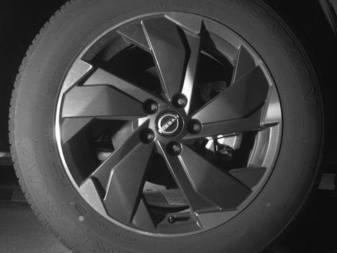 Used 2025 Nissan Rogue SV image 13