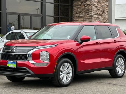 New 2025 Mitsubishi Outlander ES image 9