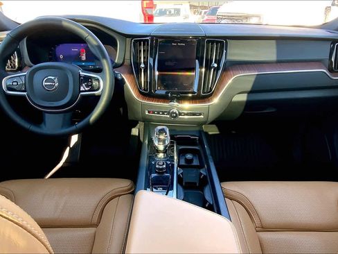 Used 2024 Volvo XC60 B5 Ultimate image 16
