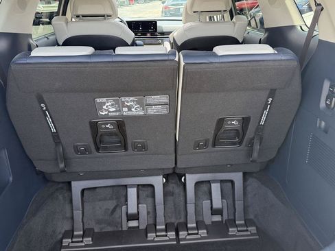 Used 2026 Kia Carnival SX Prestige FWD image 57