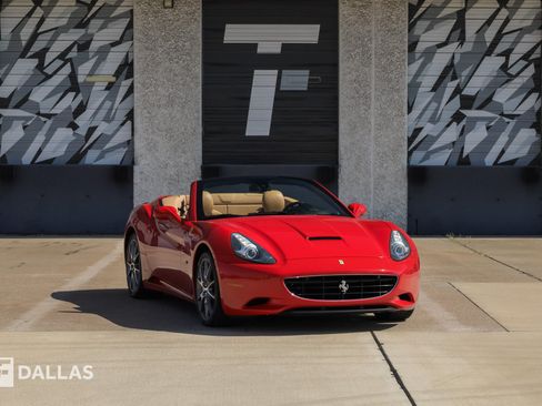Used 2010 Ferrari California RWD image 1