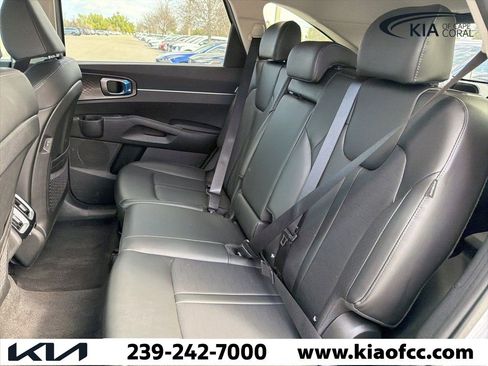 Certified 2025 Kia Sorento S w/ Panoramic Sunroof Package image 5