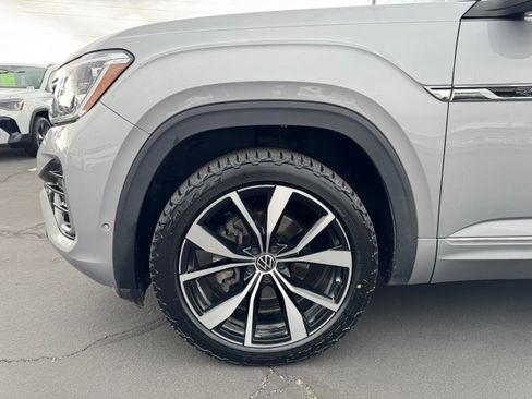 Used 2024 Volkswagen Atlas SEL Premium R-Line image 10