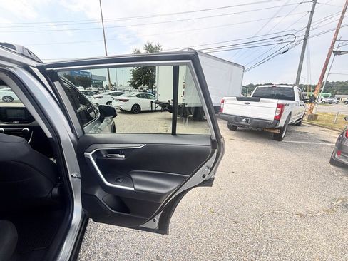 Used 2020 Toyota RAV4 XLE AWD/4WD image 57
