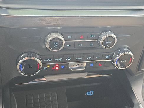 Used 2025 Ford F250 Lariat w/ Chrome Package image 22