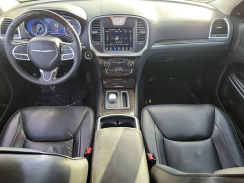 Used 2019 Chrysler 300 Limited RWD image 14