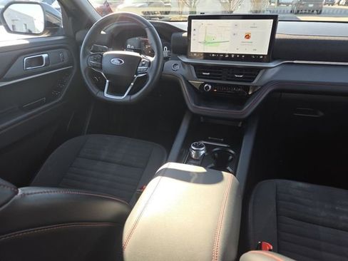 Used 2025 Ford Explorer ST-Line w/ ST-Line Street Pack image 29