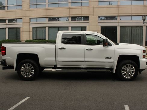 Used 2019 Chevrolet Silverado 2500 LTZ w/ Duramax Plus Package AWD/4WD image 6