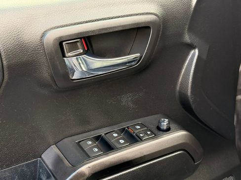 Used 2019 Toyota Tacoma TRD Off-Road image 20