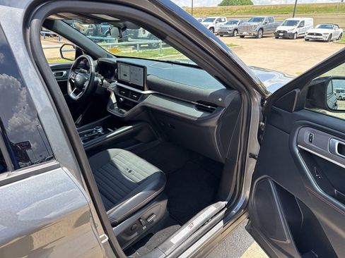 Used 2025 Ford Explorer ST-Line w/ Premium Package RWD image 15