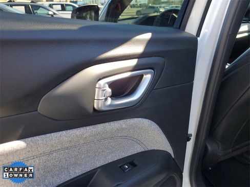 Used 2024 Jeep Compass Latitude image 16