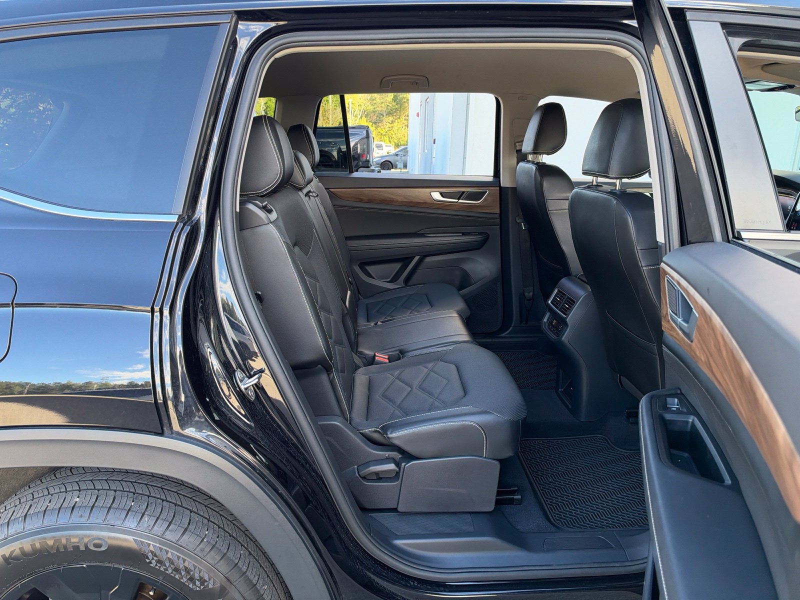 Certified 2024 Volkswagen Atlas SE FWD image 33