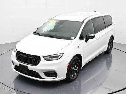 Used 2024 Chrysler Pacifica Select image 30