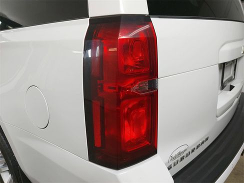 Used 2018 Chevrolet Suburban LT image 39