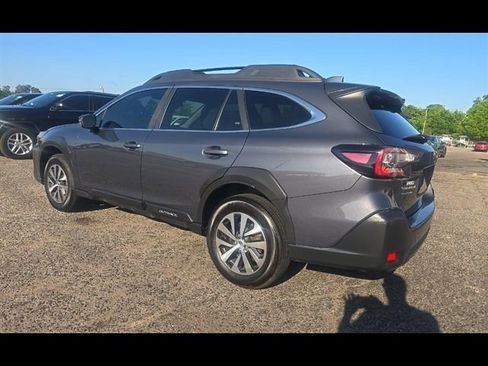 Used 2023 Subaru Outback Premium AWD/4WD image 2