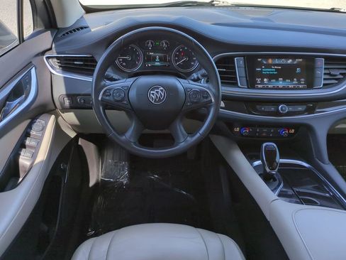 Used 2018 Buick Enclave Essence image 16
