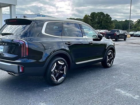 Used 2025 Kia Telluride EX w/ EX Captain's Chair Package image 5
