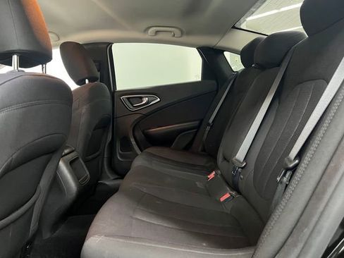 Used 2015 Chrysler 200 Limited FWD image 21