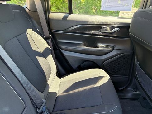 Used 2025 Jeep Grand Cherokee Laredo X AWD/4WD image 36