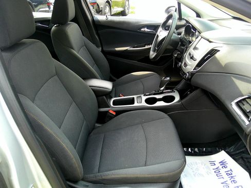 Used 2017 Chevrolet Cruze LS image 41