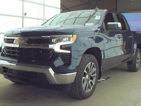 Certified 2022 Chevrolet Silverado 1500 LT image 2